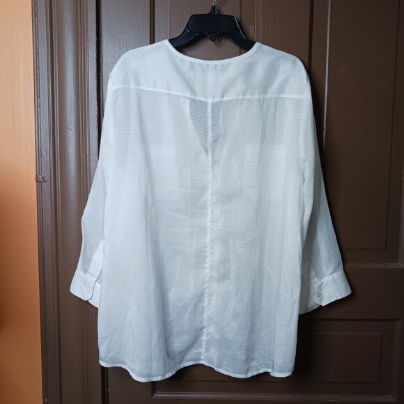 Chico Women's White Top Button Down size 1 (10 - 12) - Picture 2 of 8